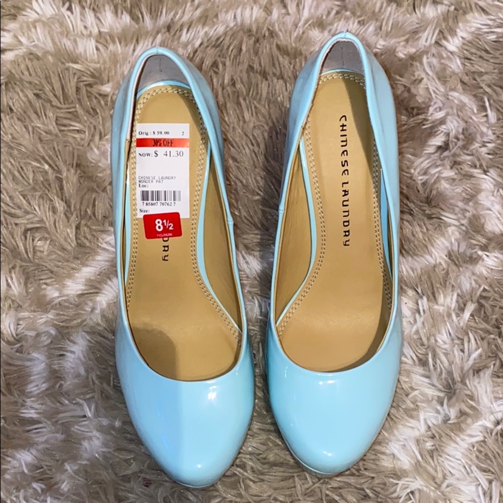 Blue mint / Cyan colored heels !
